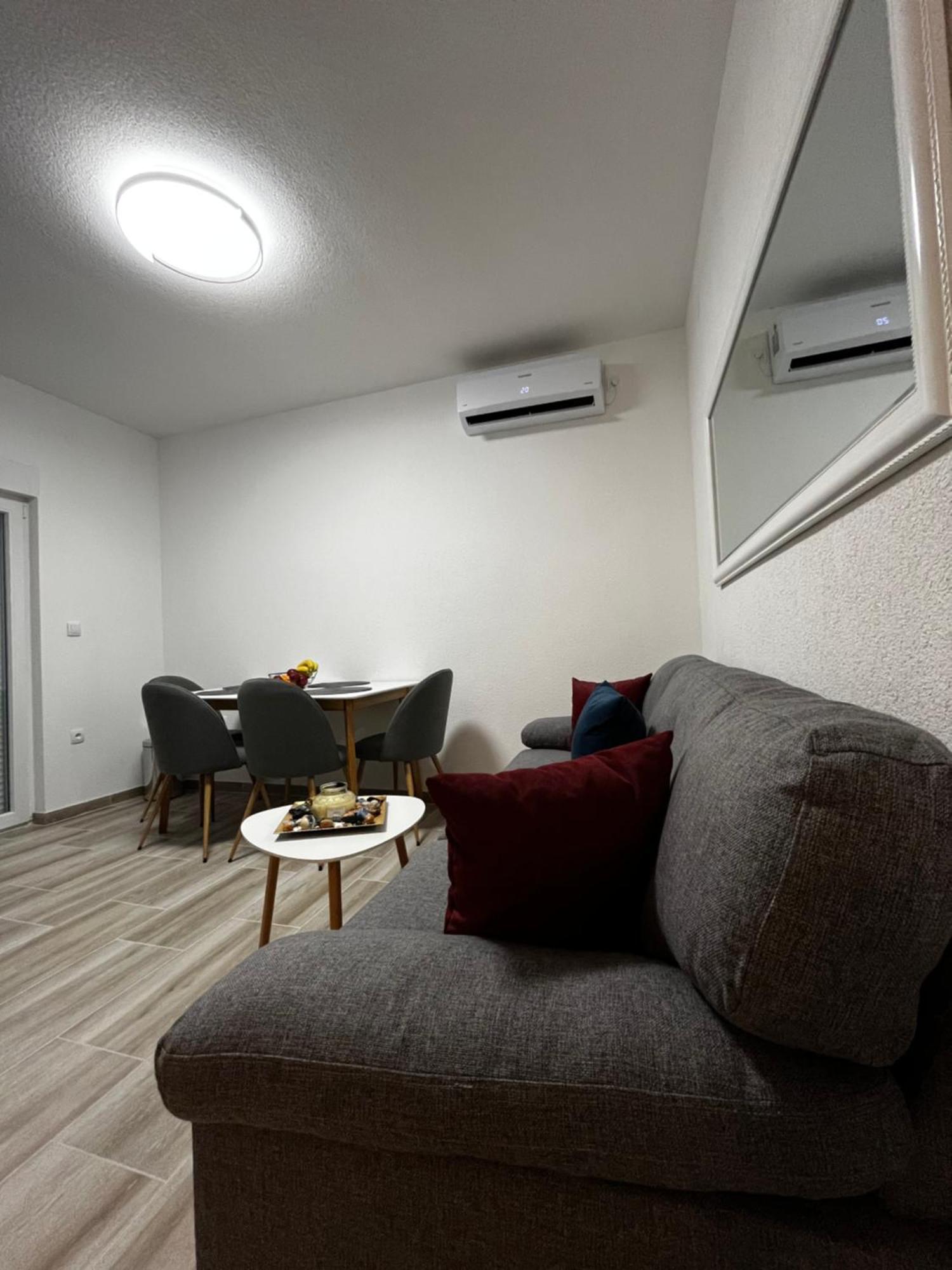 Twin Apartments Ivanica Buitenkant foto