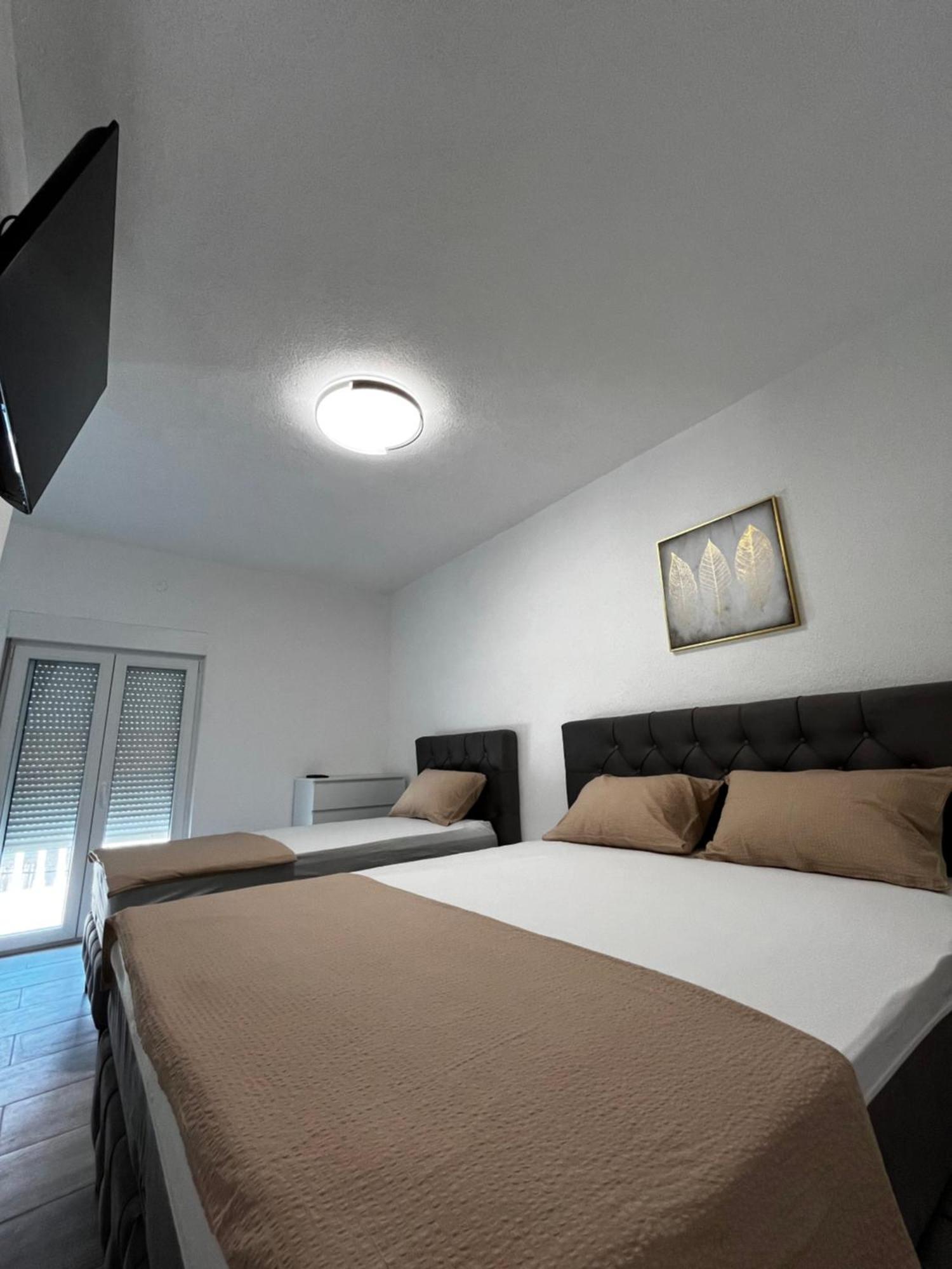 Twin Apartments Ivanica Buitenkant foto